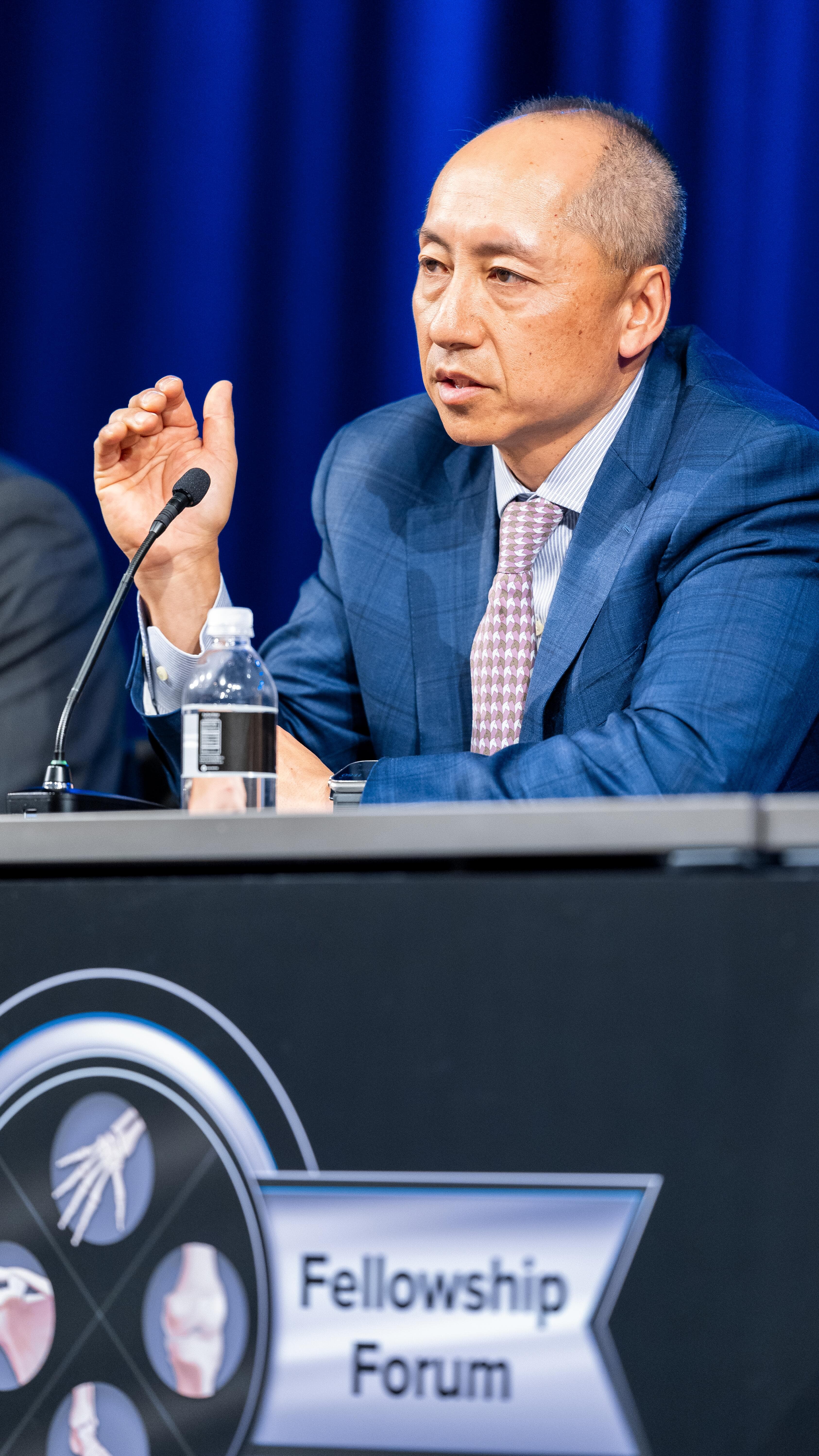 Dr. Lee speaking at a surgical fellowship forum